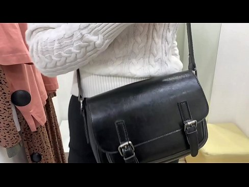 ❤️ Vieša jaunos kalės FeralBerry masturbacija su dildo aprangos kambaryje Gražus porno prie mūsų ❌️